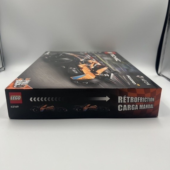 LEGO Technic 42169 NEOM McLaren Formula E Race Car Pull Back Toy New Sealed Box - Picture 4 of 5